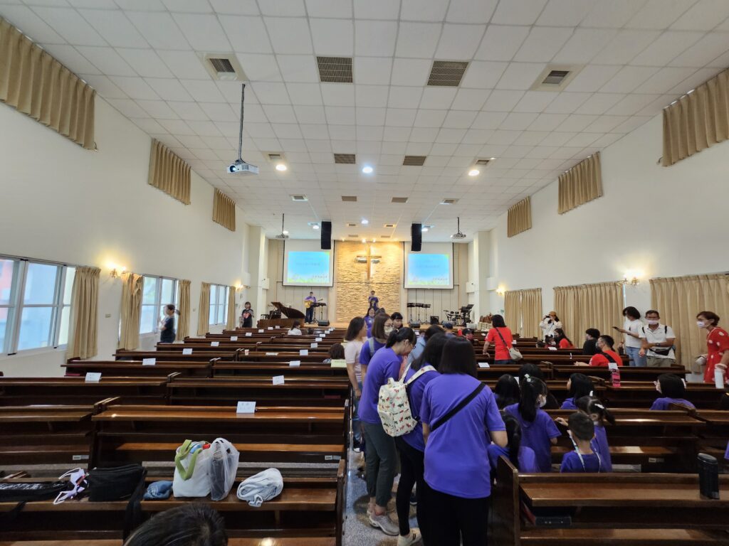 主堂會眾席望向講台